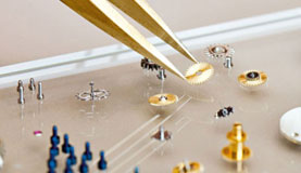 青岛积家指定维修门店打开表壳